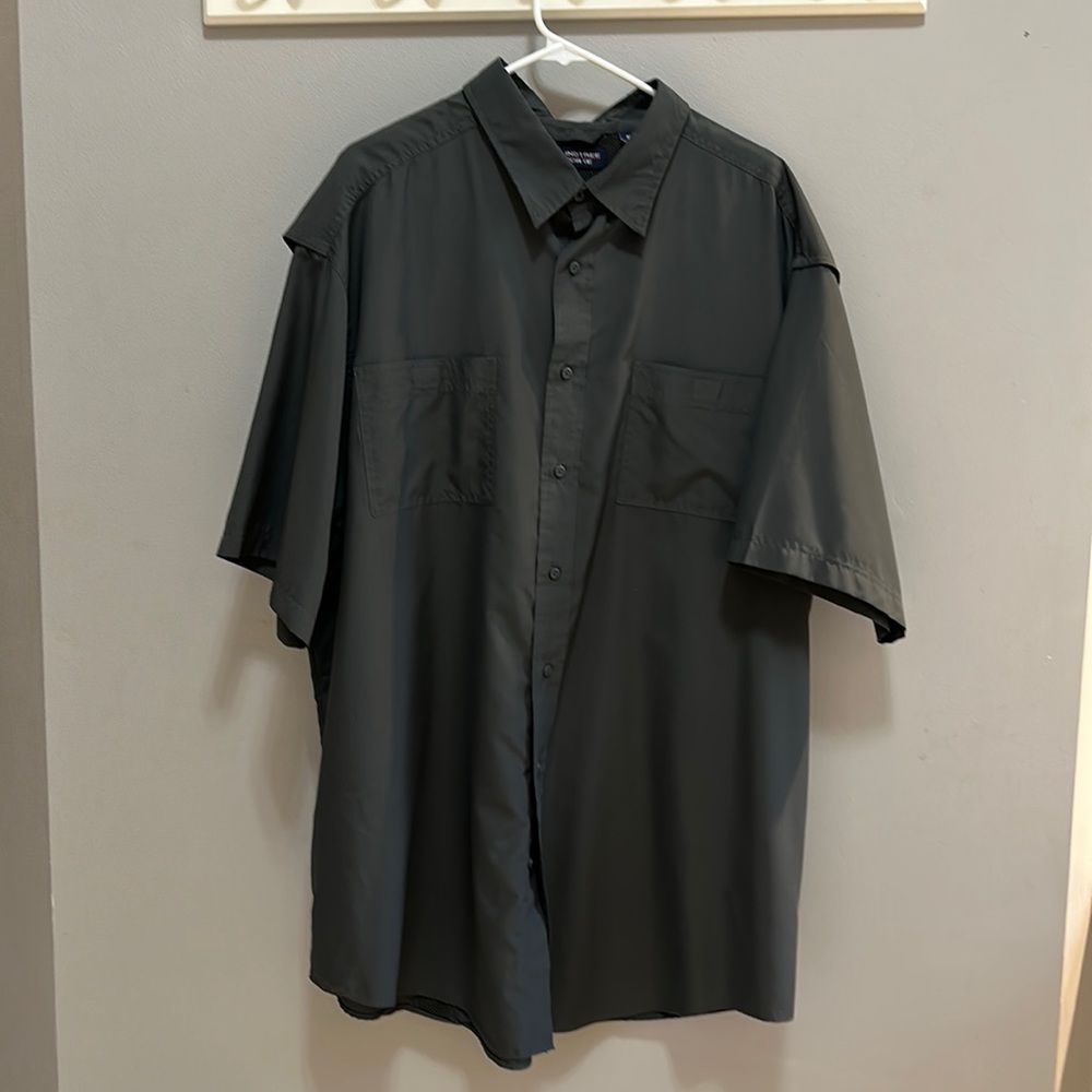 Roundtree and Yorke Gray Button down shirt